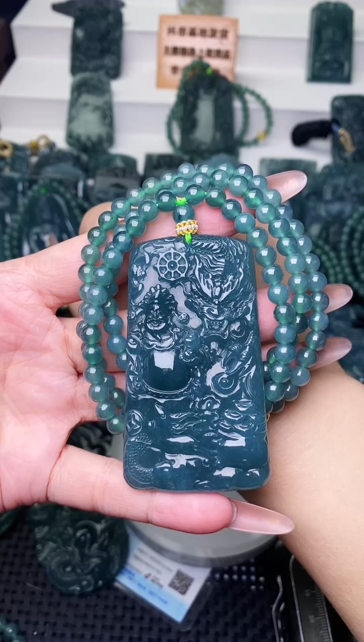 颈饰未镶嵌翡翠 