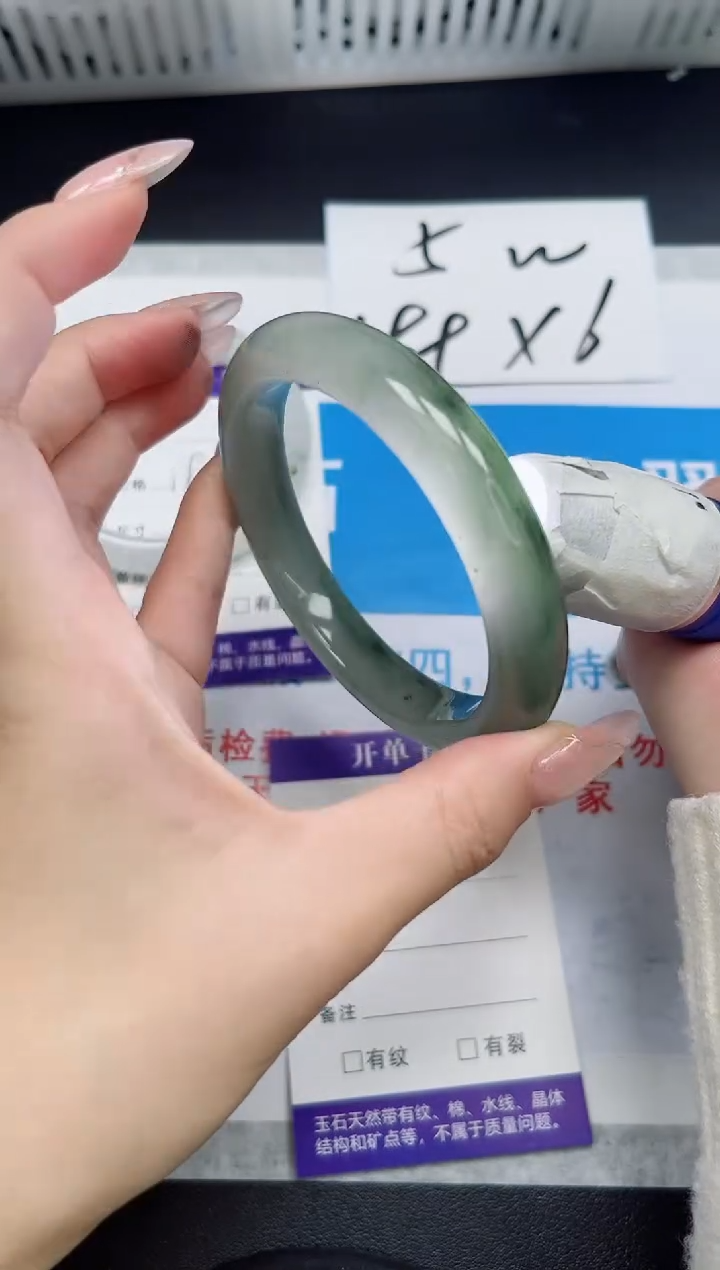 【闪购商品】石英质玉手镯合金210