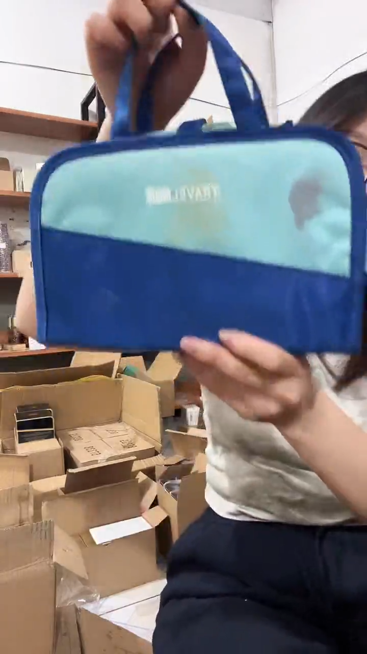 蚕丝B99线叼精华100ml化妆包包容量超级大