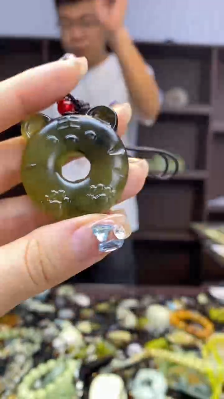 未镶嵌岫玉挂件  