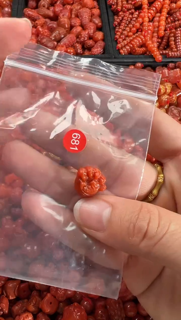 【闪购商品】南红玛瑙颈饰未镶嵌1