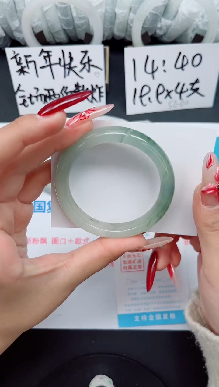 【闪购商品】石英质玉手镯未镶嵌b17