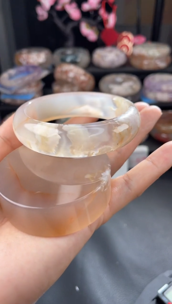 【闪购商品】石英质玉手镯未镶嵌62