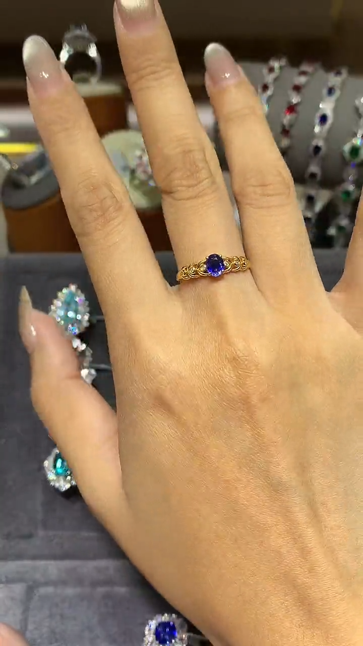 戒指蓝宝石18K金镶嵌0.5CT