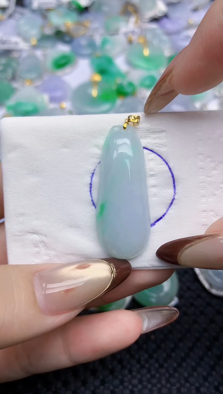 颈饰18K金镶嵌翡翠   天然翡翠A货  百元以上9米证书费自理