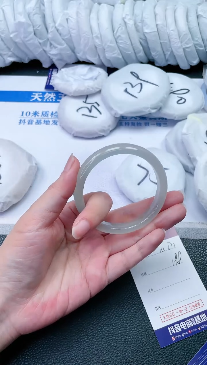 【闪购商品】石英质玉手镯未镶嵌M671