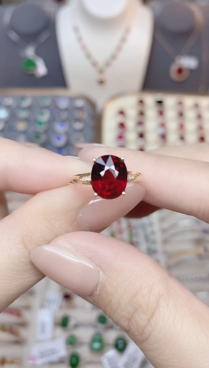 18K金镶嵌碧玺戒指碧玺3.25CT