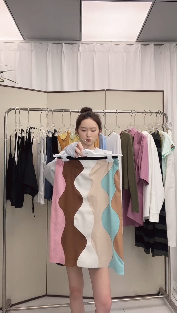 短句 拼色麂皮绒半裙XS码  福福已开价  