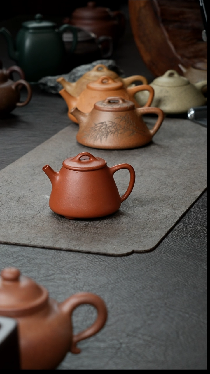 茶壶紫砂老红泥高石瓢半手110   微瑕