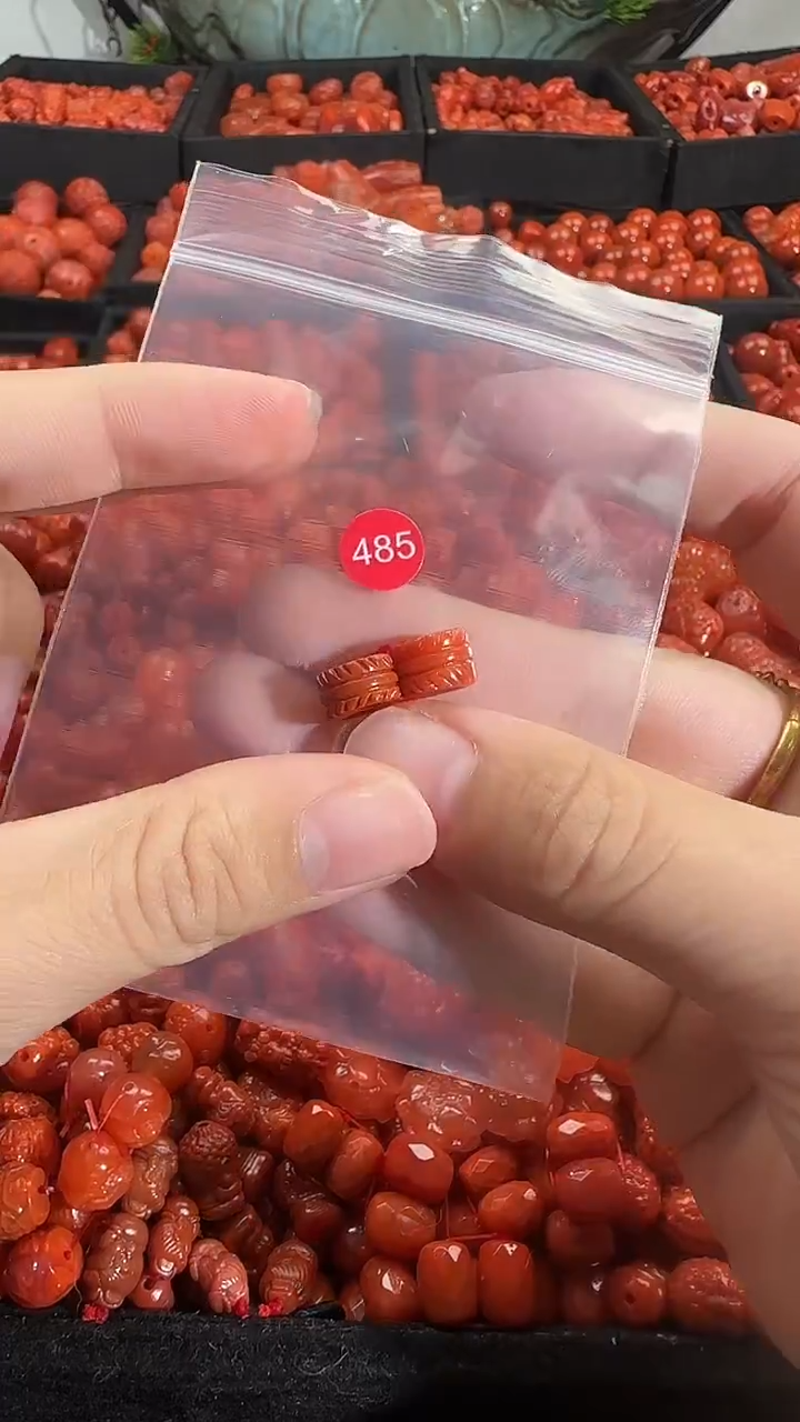 颈饰未镶嵌南红玛瑙1