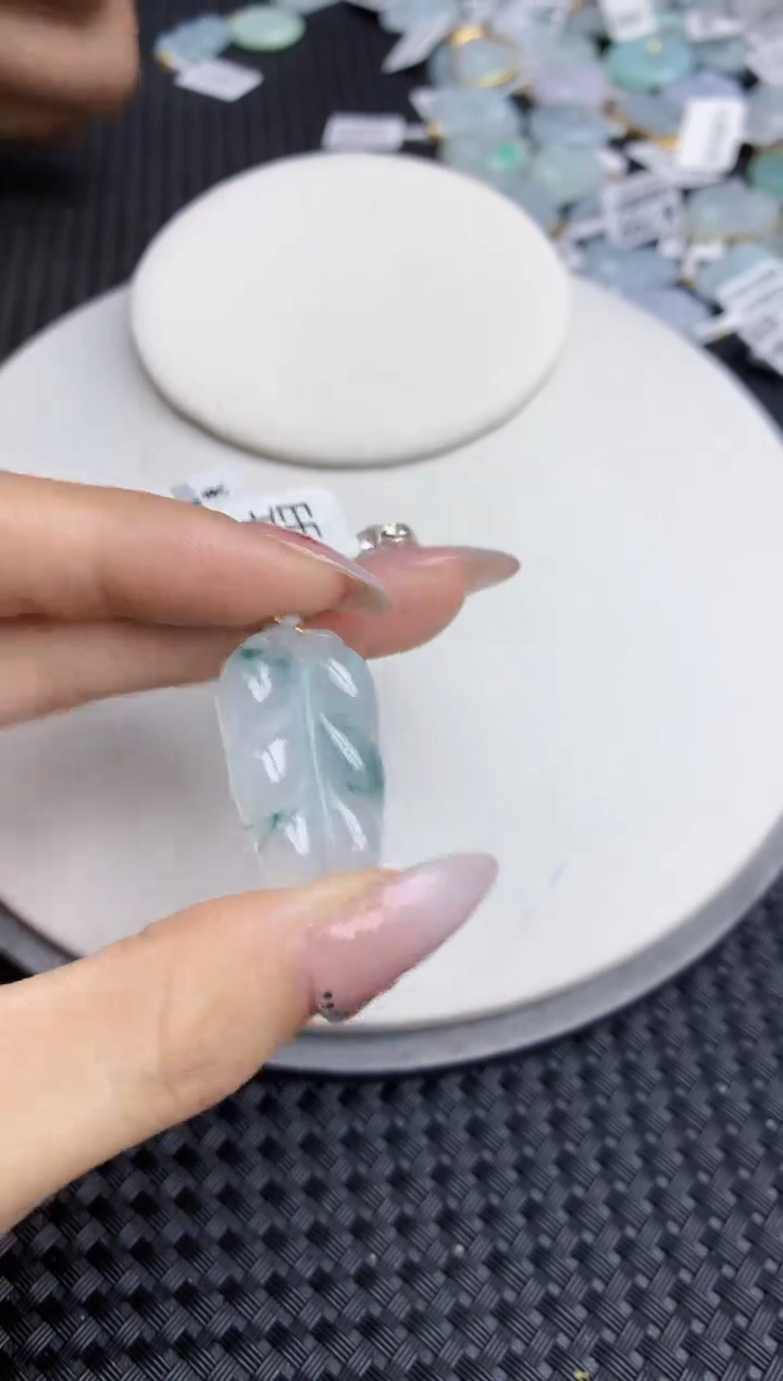 【闪购商品】翡翠颈饰18K金镶嵌天然翡翠A货