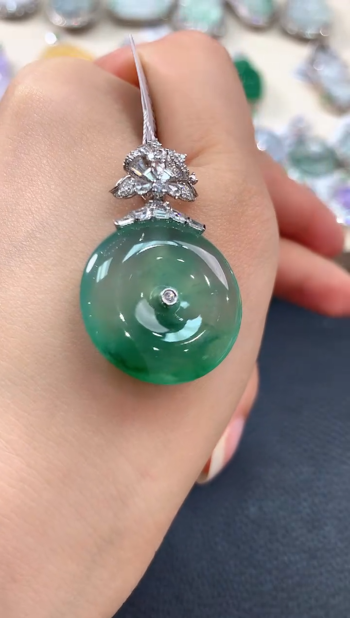 【闪购商品】翡翠吊坠(不含链)18K金镶嵌n96       