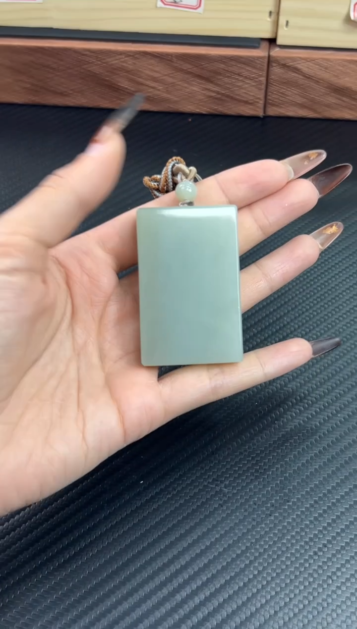 吊坠(赠链)未镶嵌和田玉且末近矿微色差sk