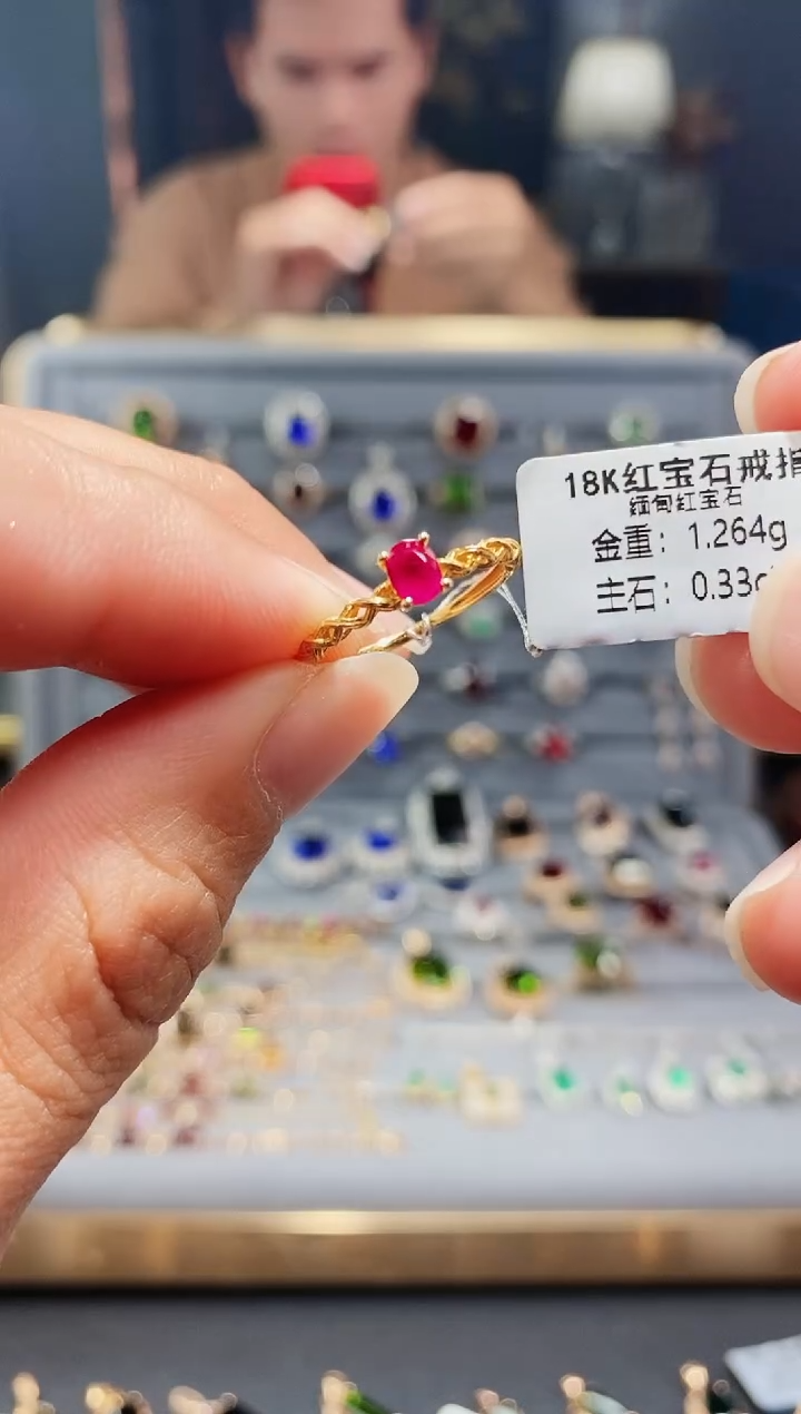 【闪购商品】红宝石戒指18K金镶嵌0.33.