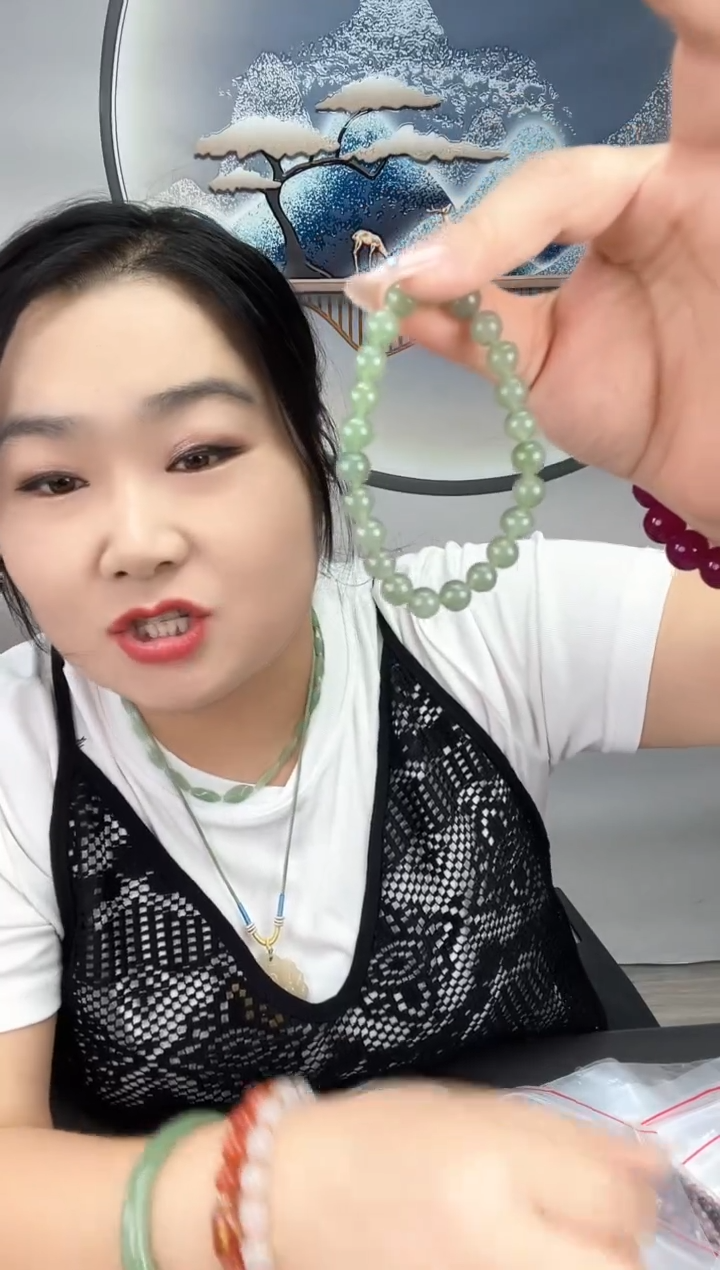 未镶嵌卡8麦芽绿手串石英质玉自**在卡8麦芽绿手串