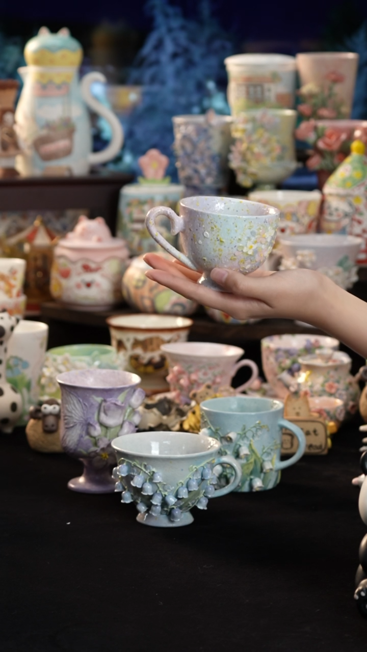 摆件陶景德镇釉下彩手绘设计师款陶瓷