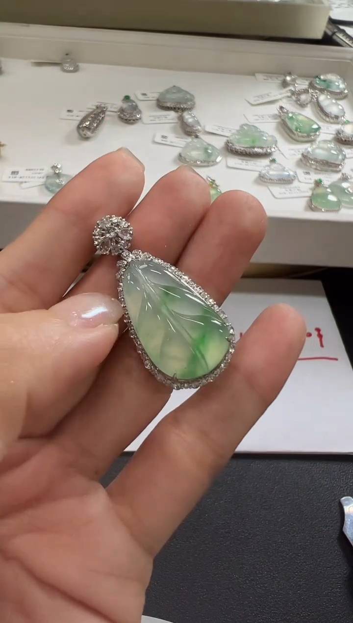 颈饰18K金镶嵌翡翠KYAL1129-020