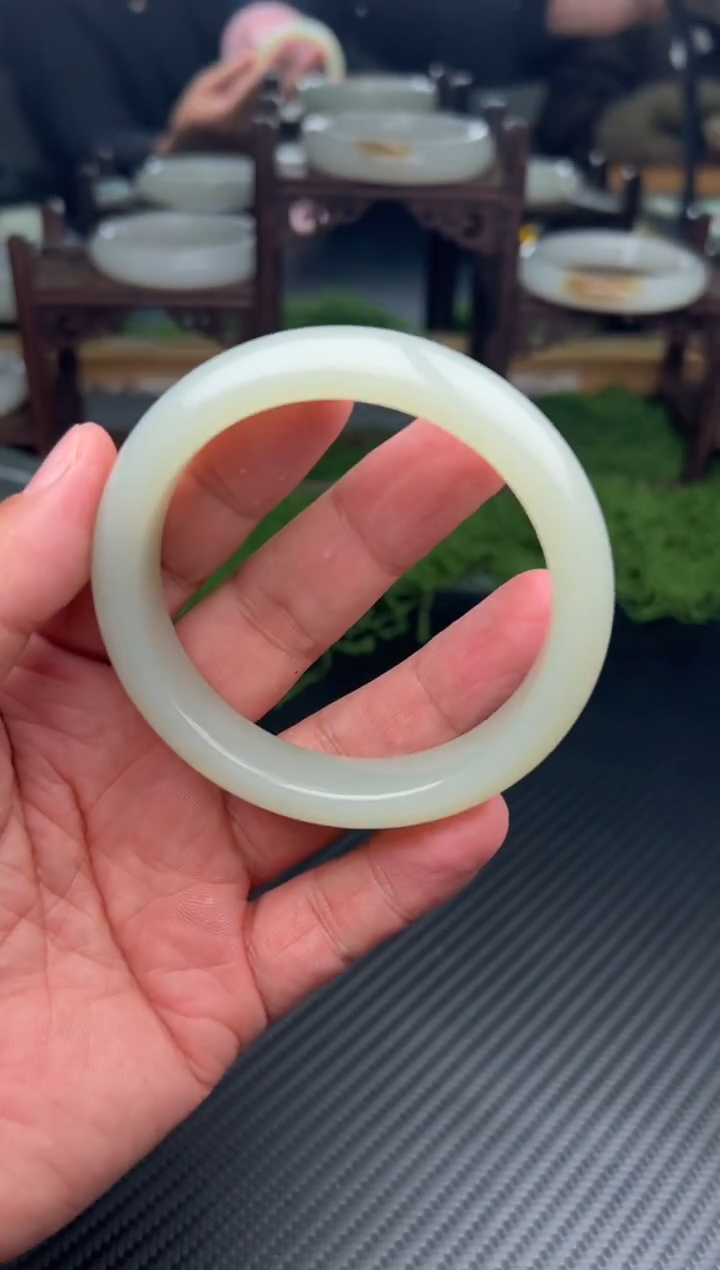 未镶嵌手镯和田玉且末微色差近矿59