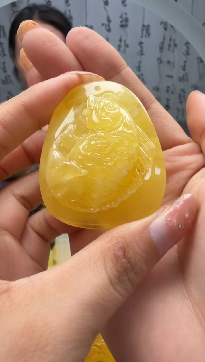 裸石琥珀未镶嵌如图