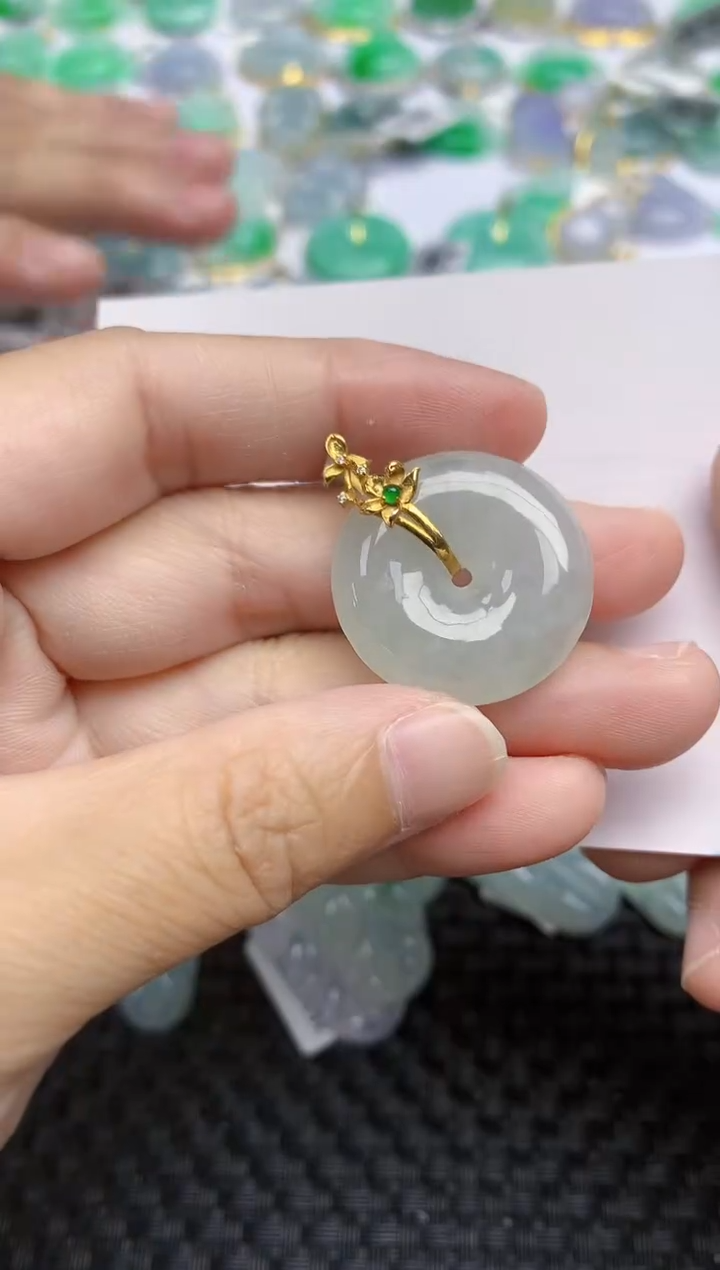 翡翠18K金镶嵌颈饰天然A货翡翠