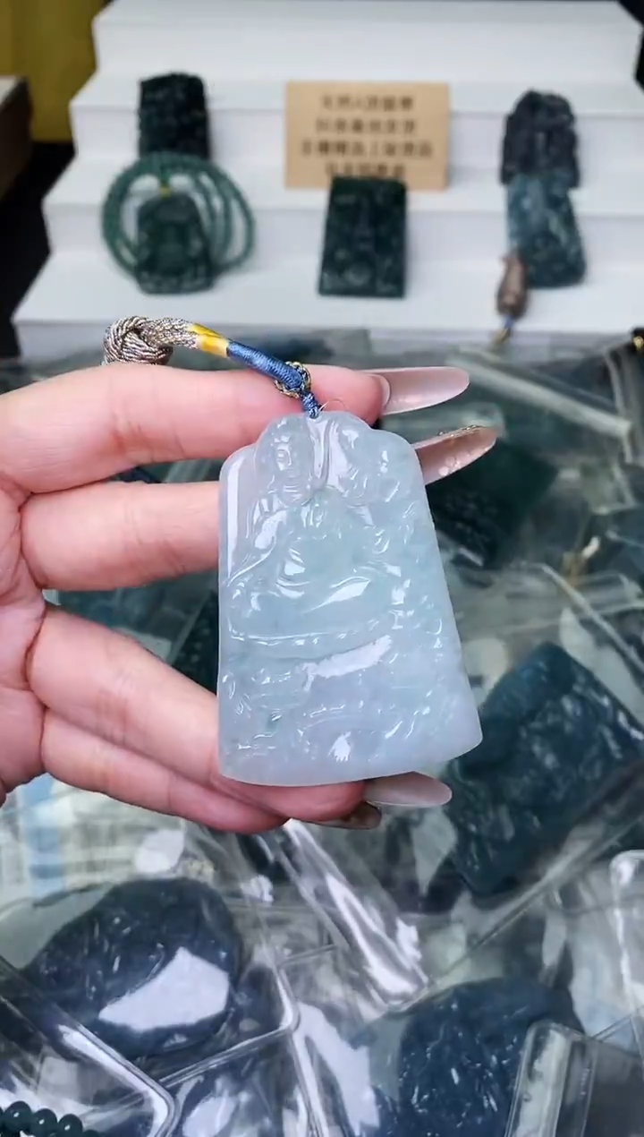 颈饰未镶嵌翡翠          