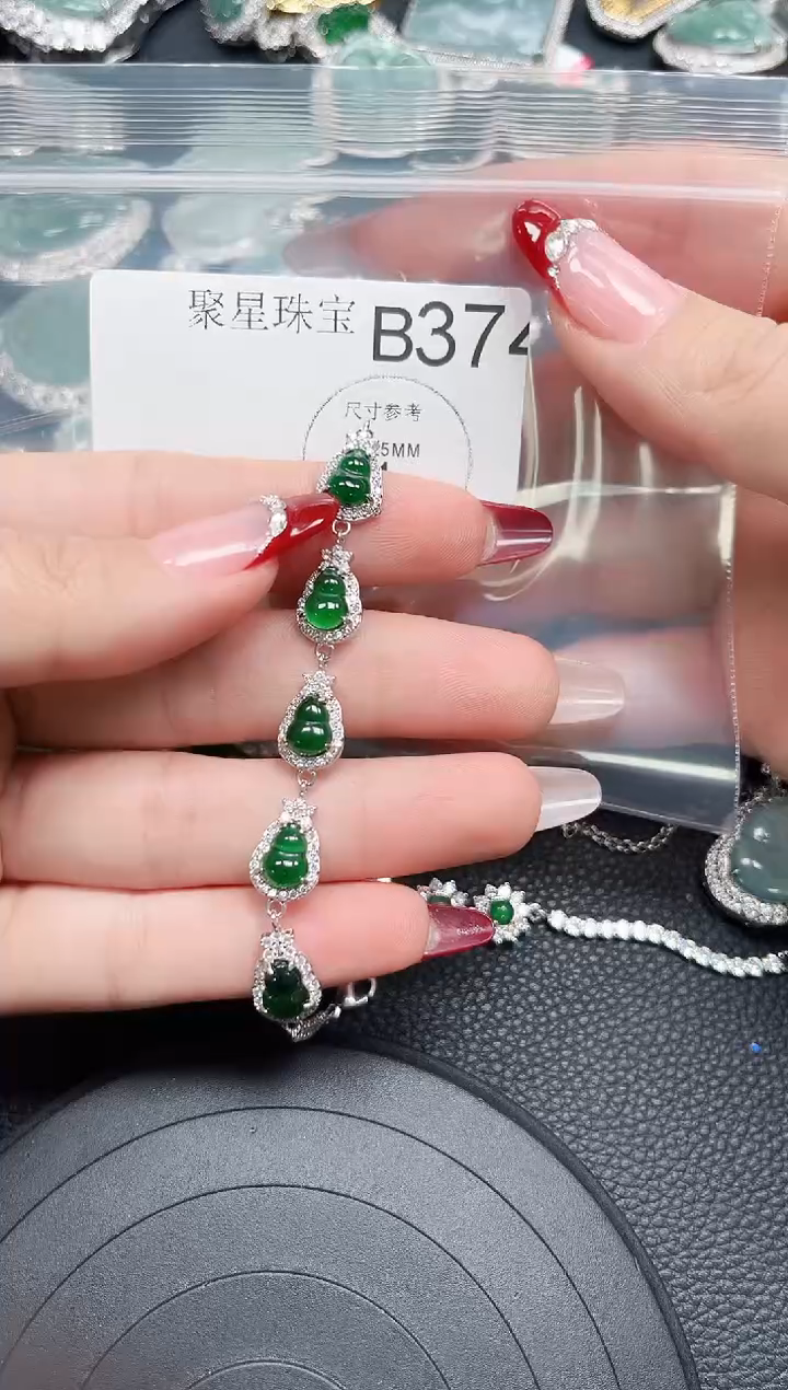 【闪购商品】翡翠颈饰未镶嵌赠皮绳374