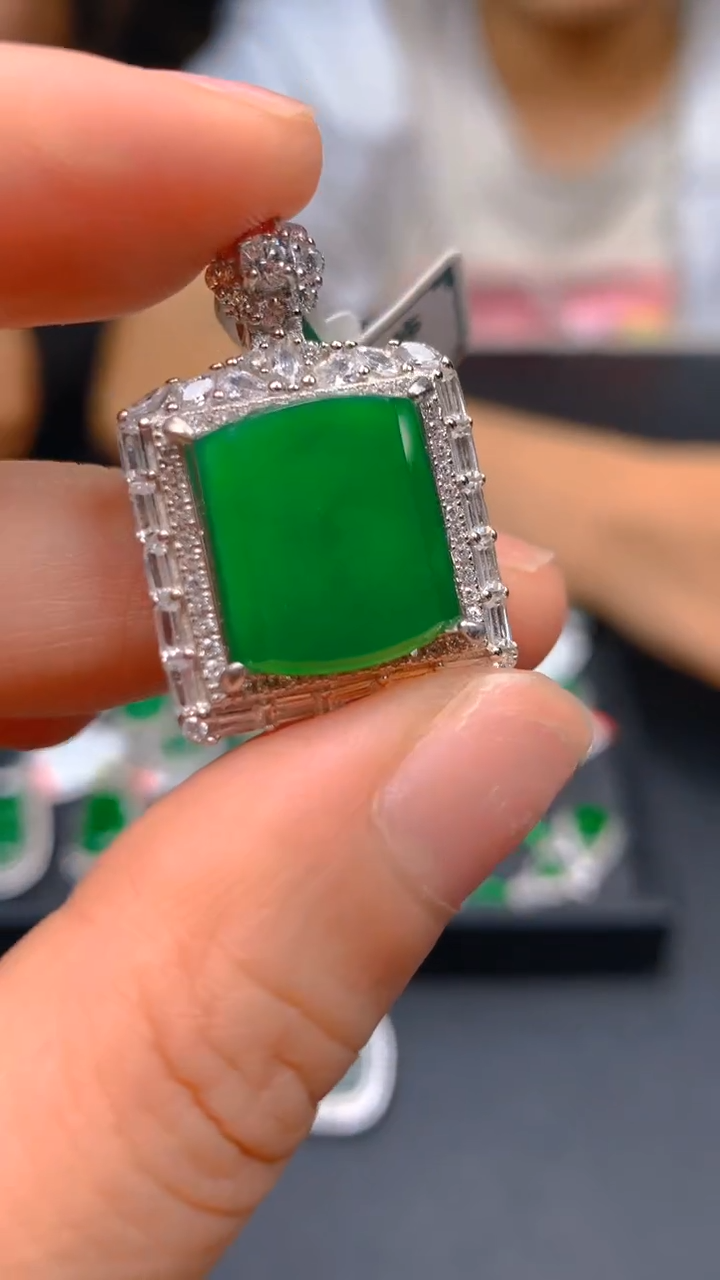 【闪购商品】翡翠吊坠(赠链)未镶嵌0783403223/多样性发一