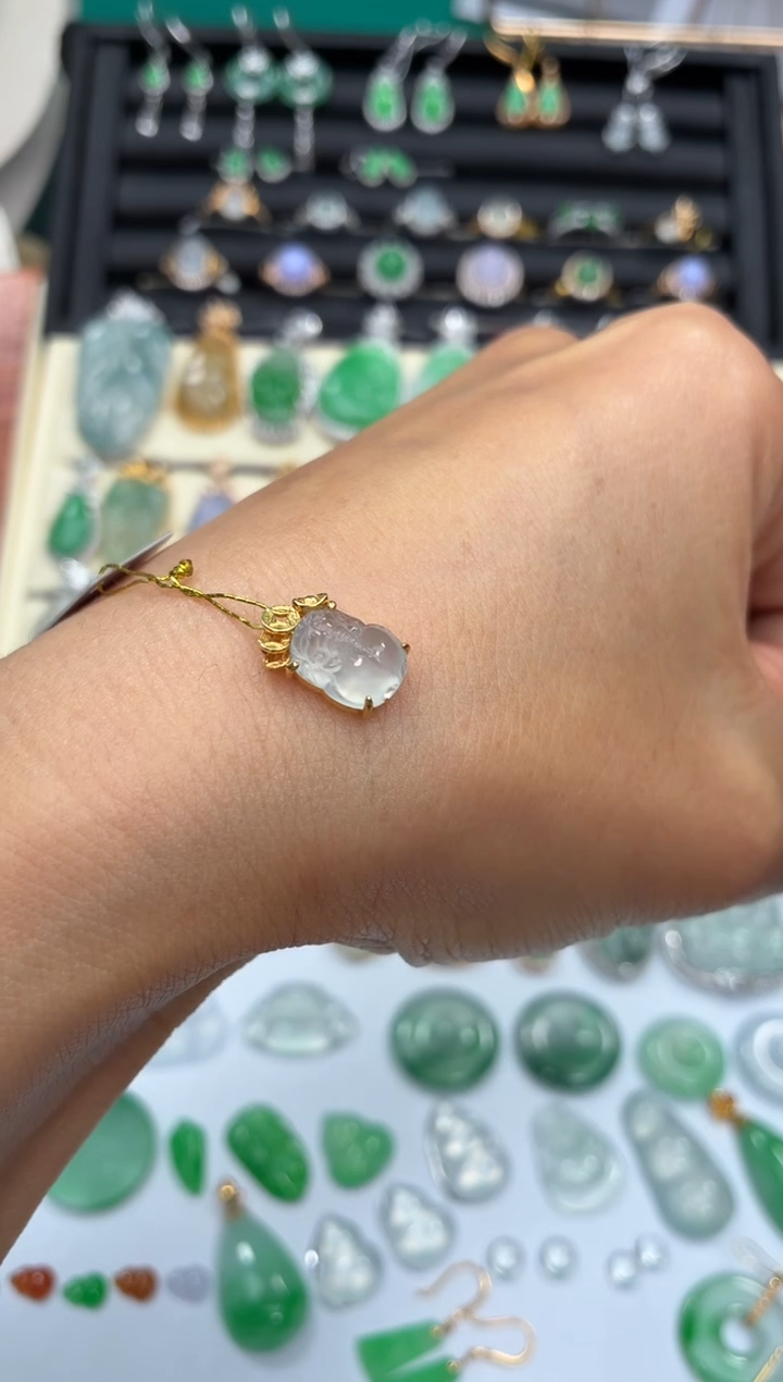 颈饰18K金镶嵌翡翠天然翡翠A货