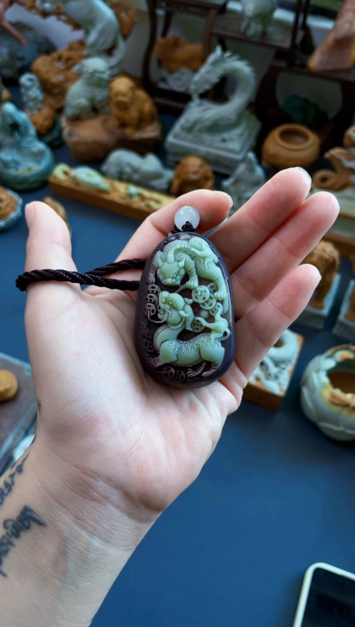 紫袍玉带石貔貅手把件