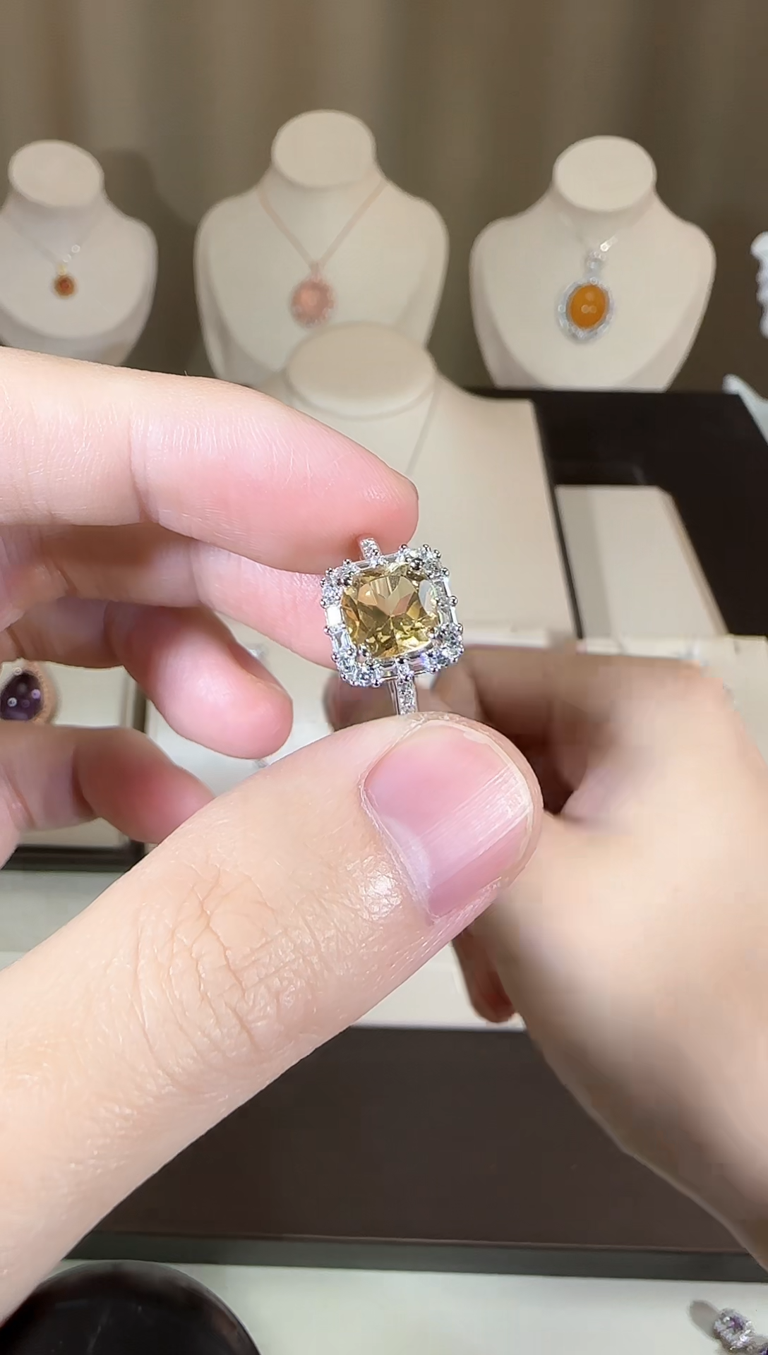 【闪购商品】黄晶戒指银S925镶嵌7mm简约