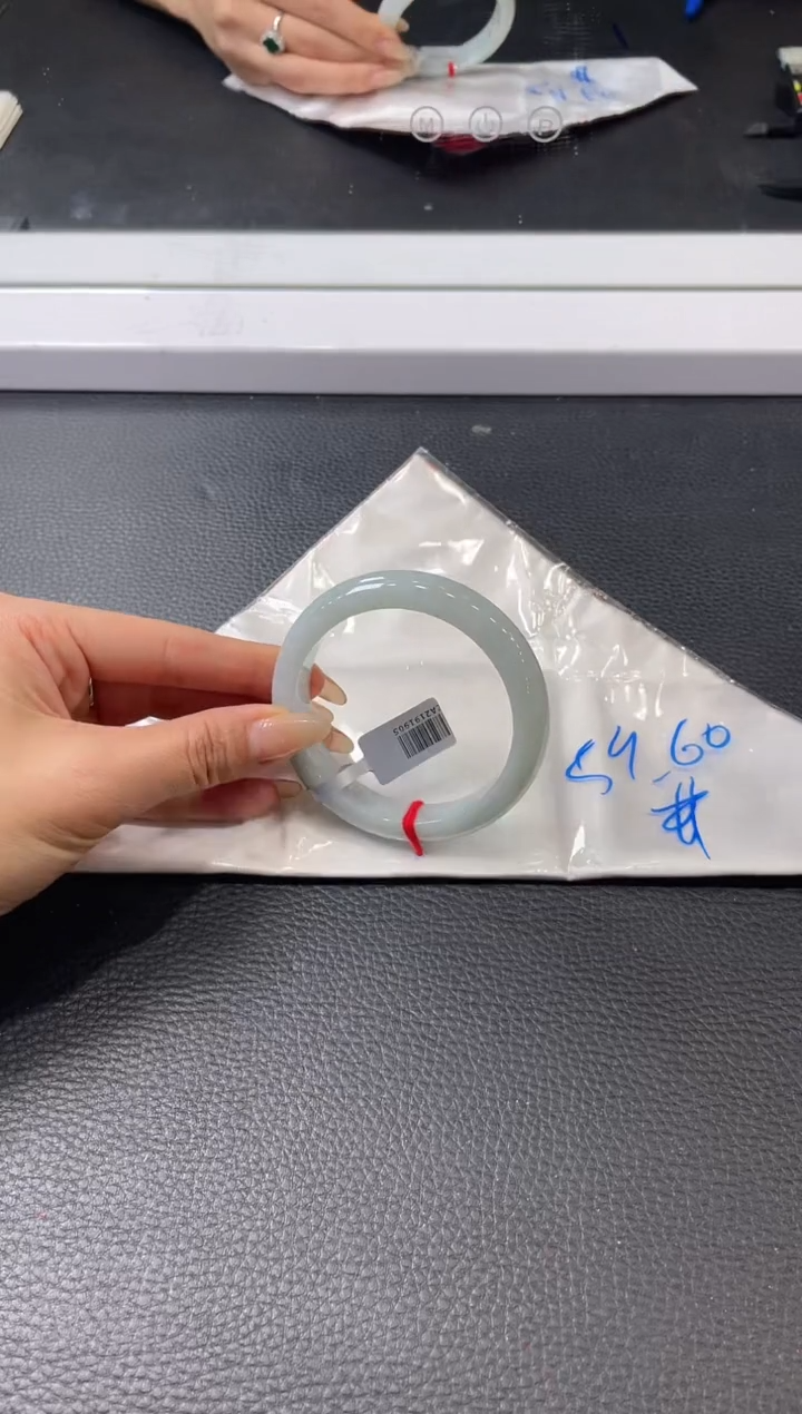 【闪购商品】翡翠手镯未镶嵌手镯