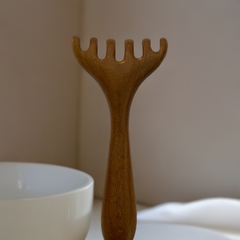 金丝绿檀的一款按摩小爬子