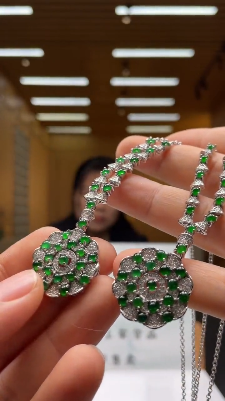 【闪购商品】翡翠未镶嵌颈饰多样性发货 （只发一件）x29