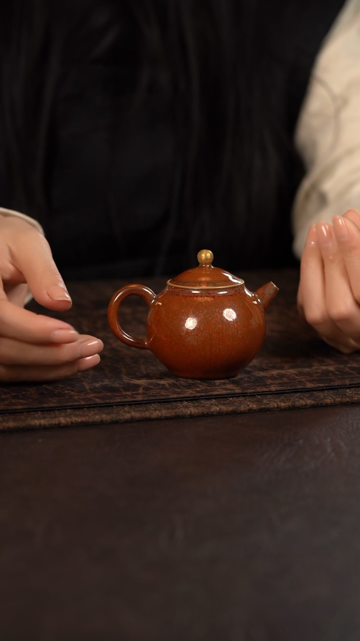 【闪购商品】杯聚澜堂红金花釉描金小球球壶