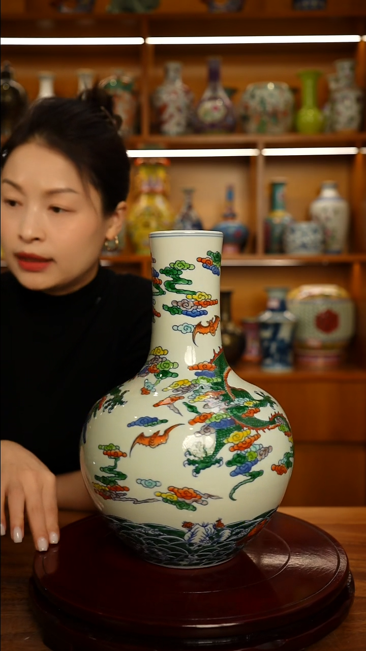 其他瓷斗彩龙纹天球瓶