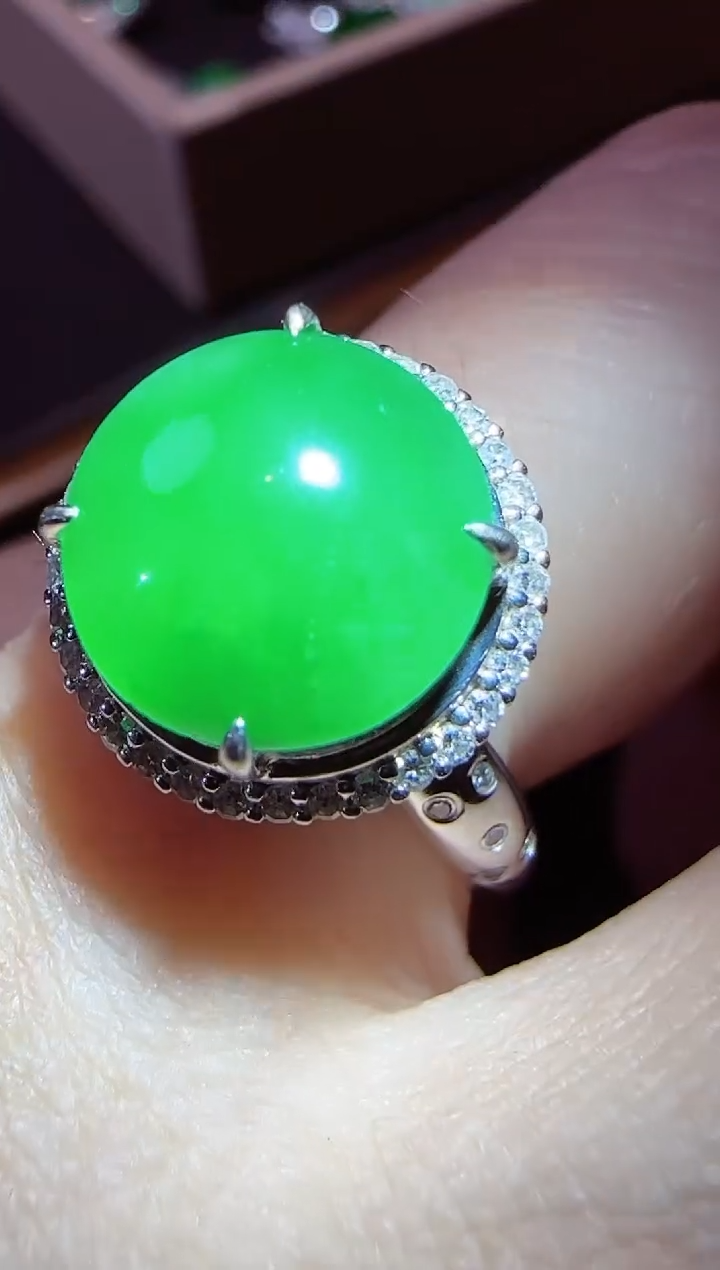 【闪购商品】翡翠戒指18K金镶嵌蛋面