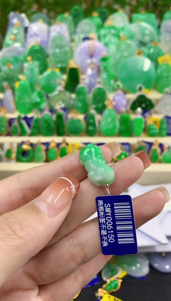 吊坠(不含链)未镶嵌翡翠挂件
