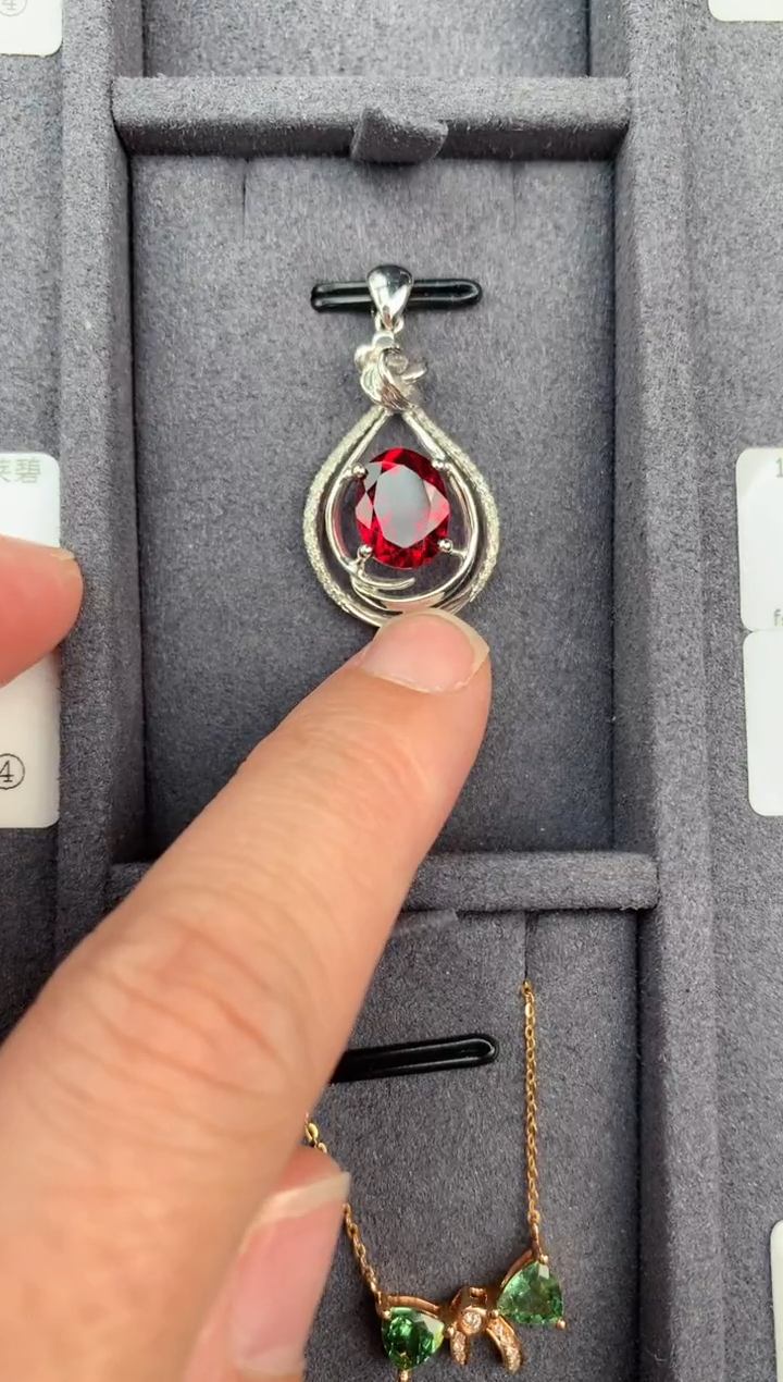 【闪购商品】碧玺颈饰18K金镶嵌2ct卢比莱吊坠