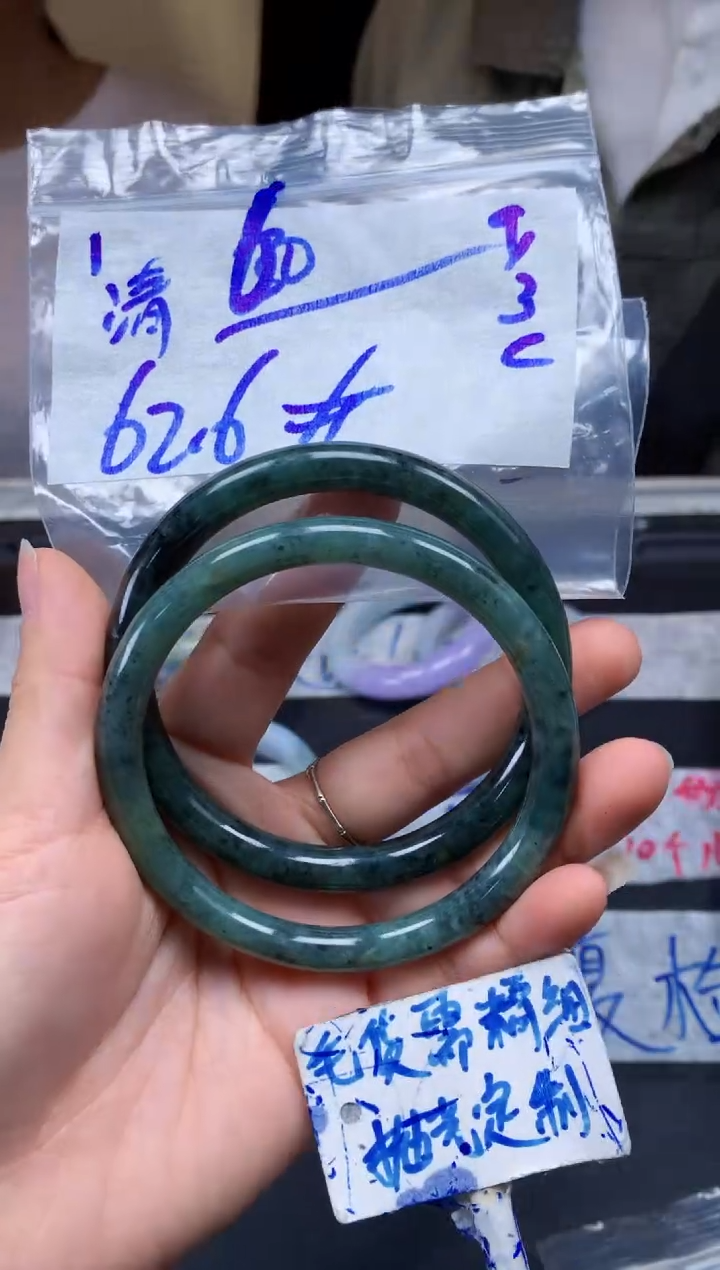 【闪购商品】定制翡翠未镶嵌1毛货需精细抛光手镯多样性拍一发一