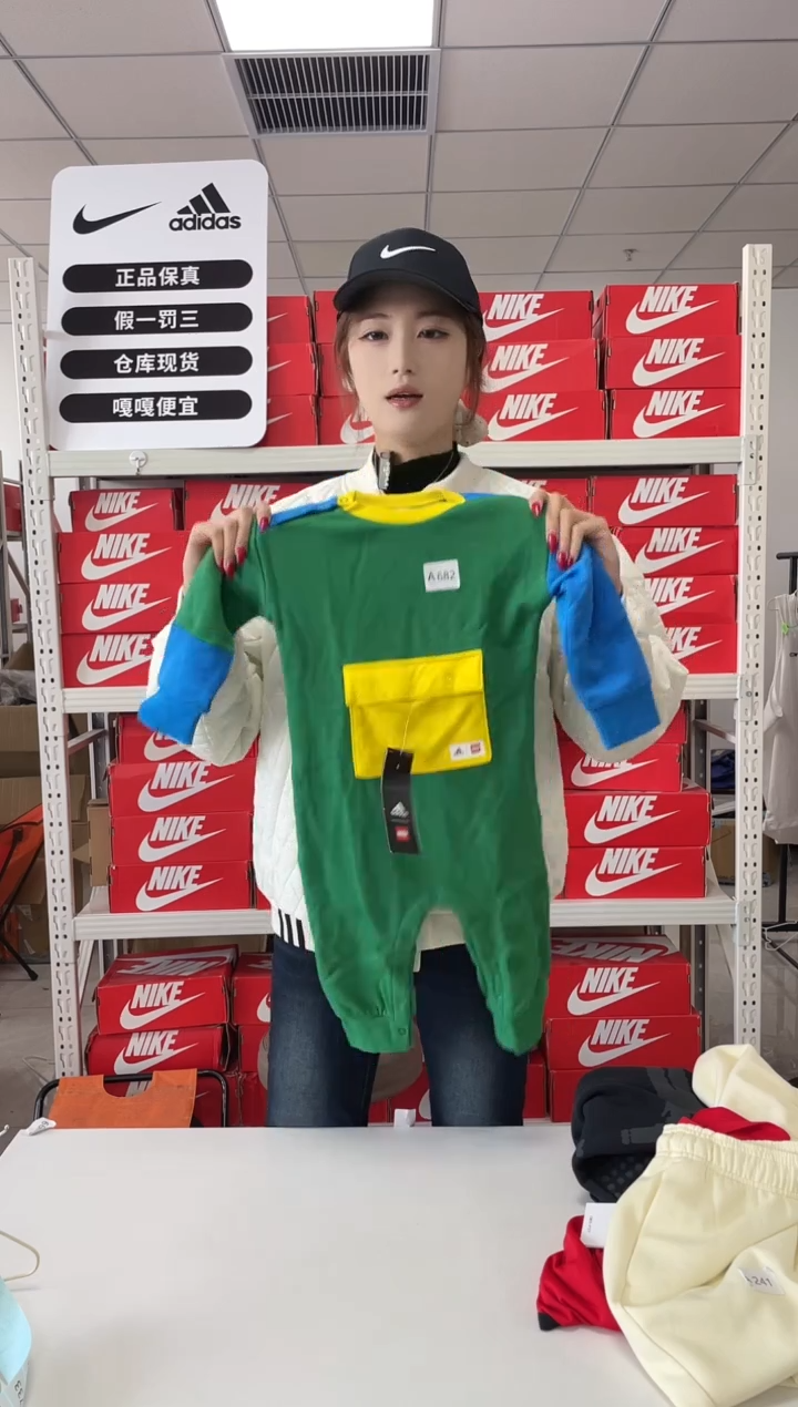 编码 682闪购尺码86  adidas/阿迪达斯卫衣卫裤以直播间过款为主