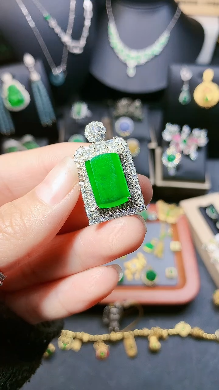 【闪购商品】翡翠吊坠(赠链)银S925镶嵌吊坠