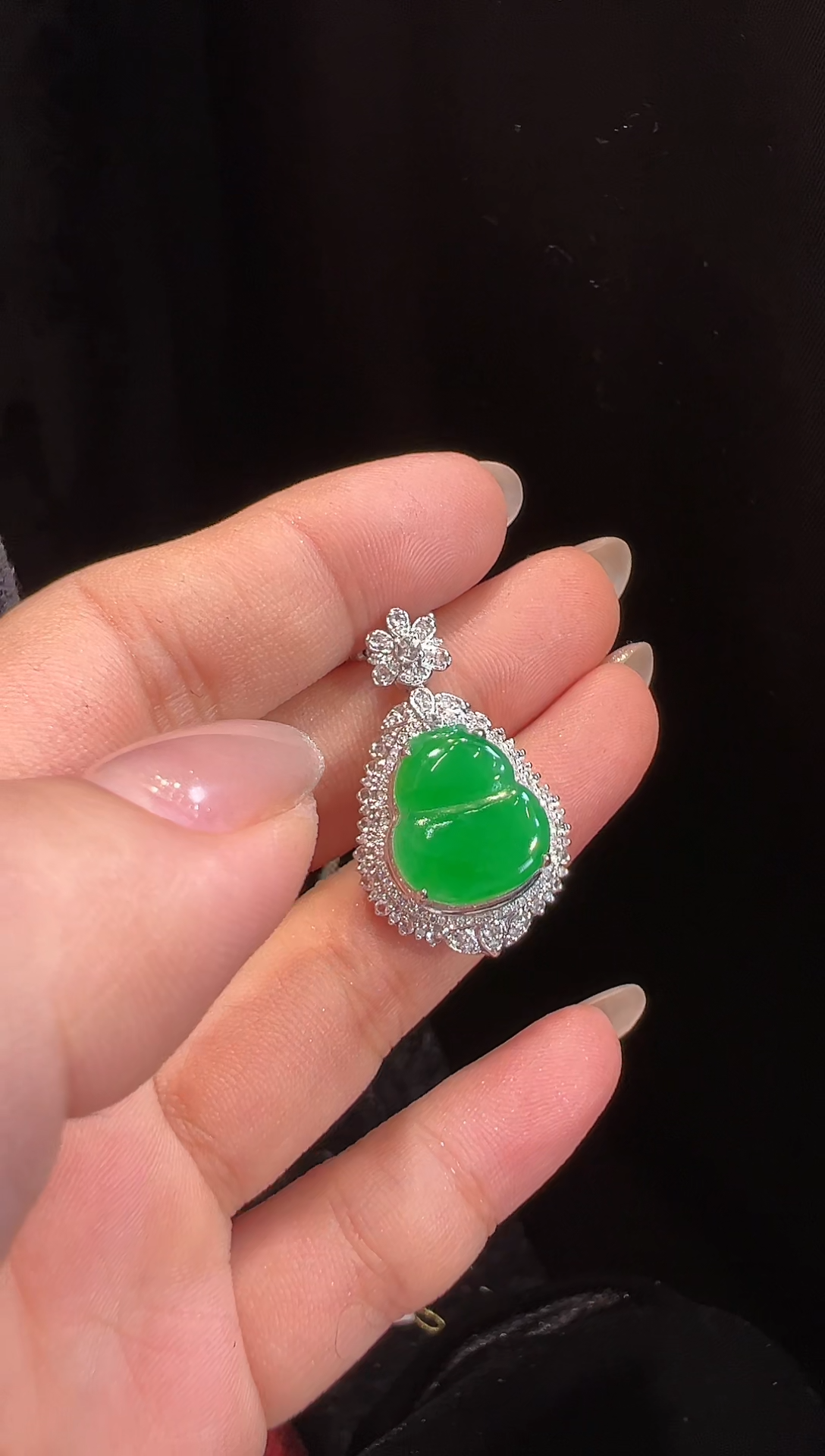 【闪购商品】翡翠颈饰18K金镶嵌吊坠35000分单