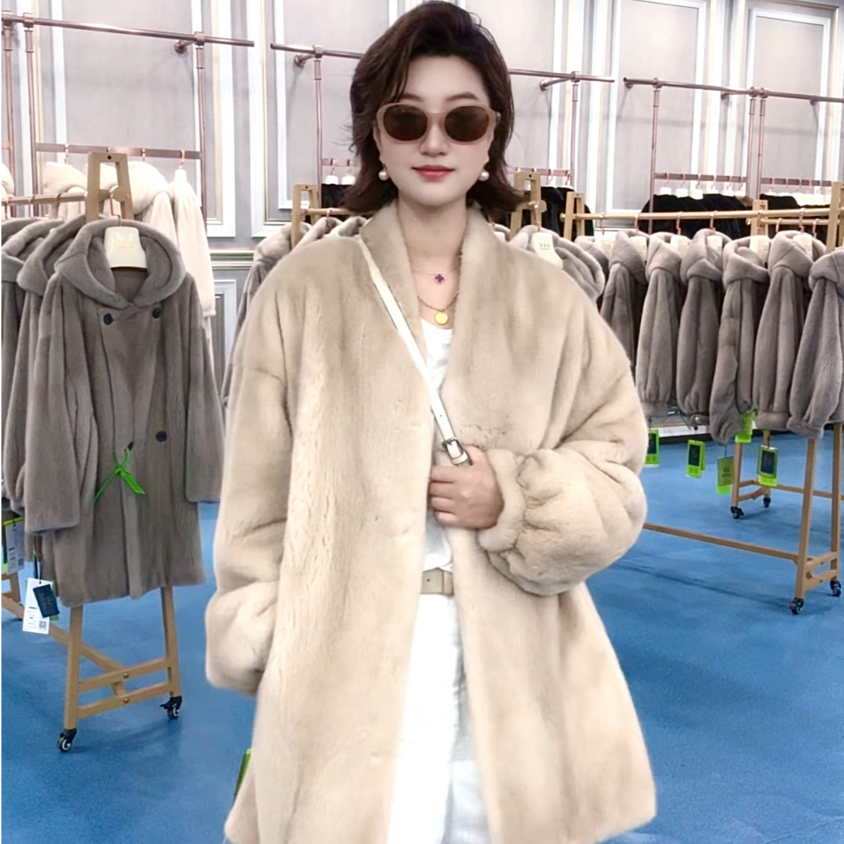 【静谧时光】极简风小V领时尚百搭欲姐女神范貂皮大衣