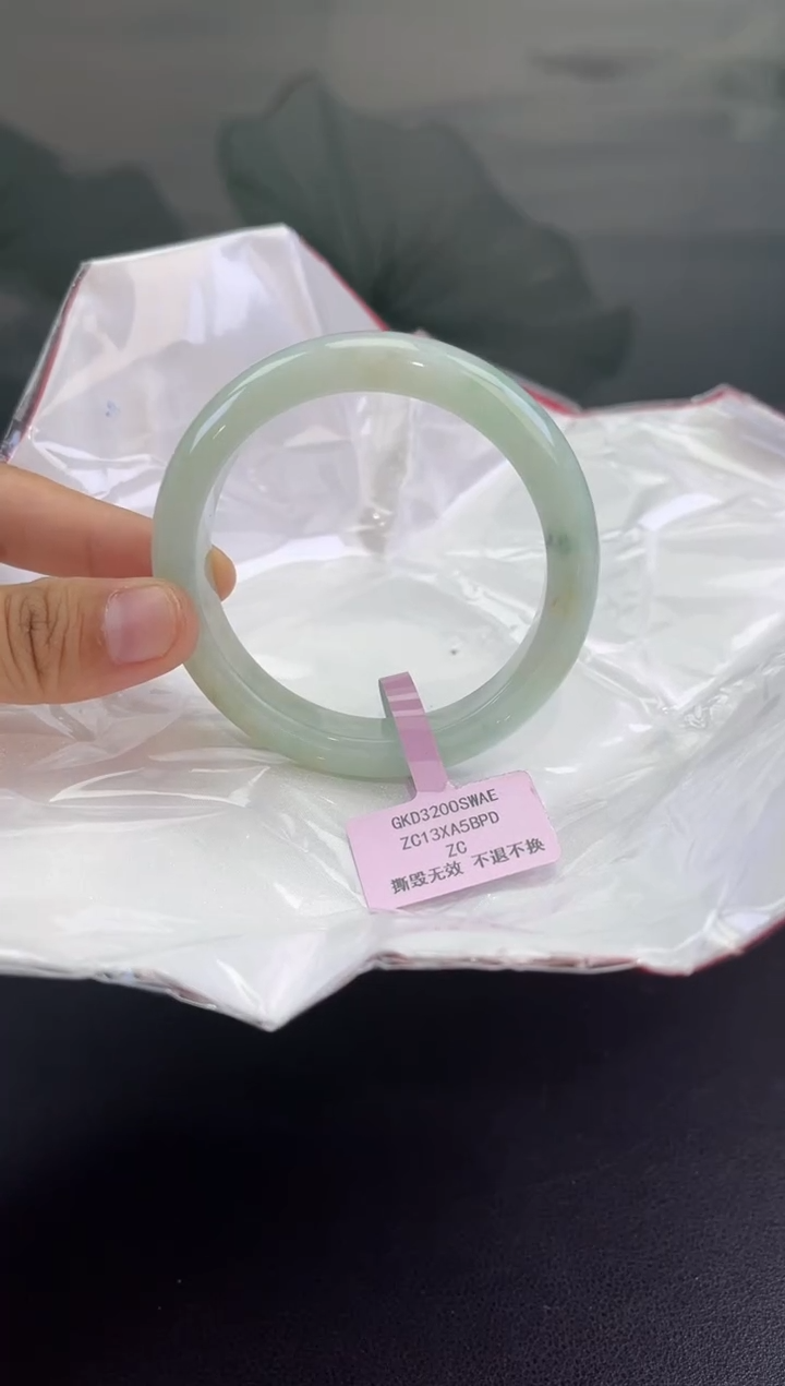 翡翠手镯未镶嵌翡翠手镯7