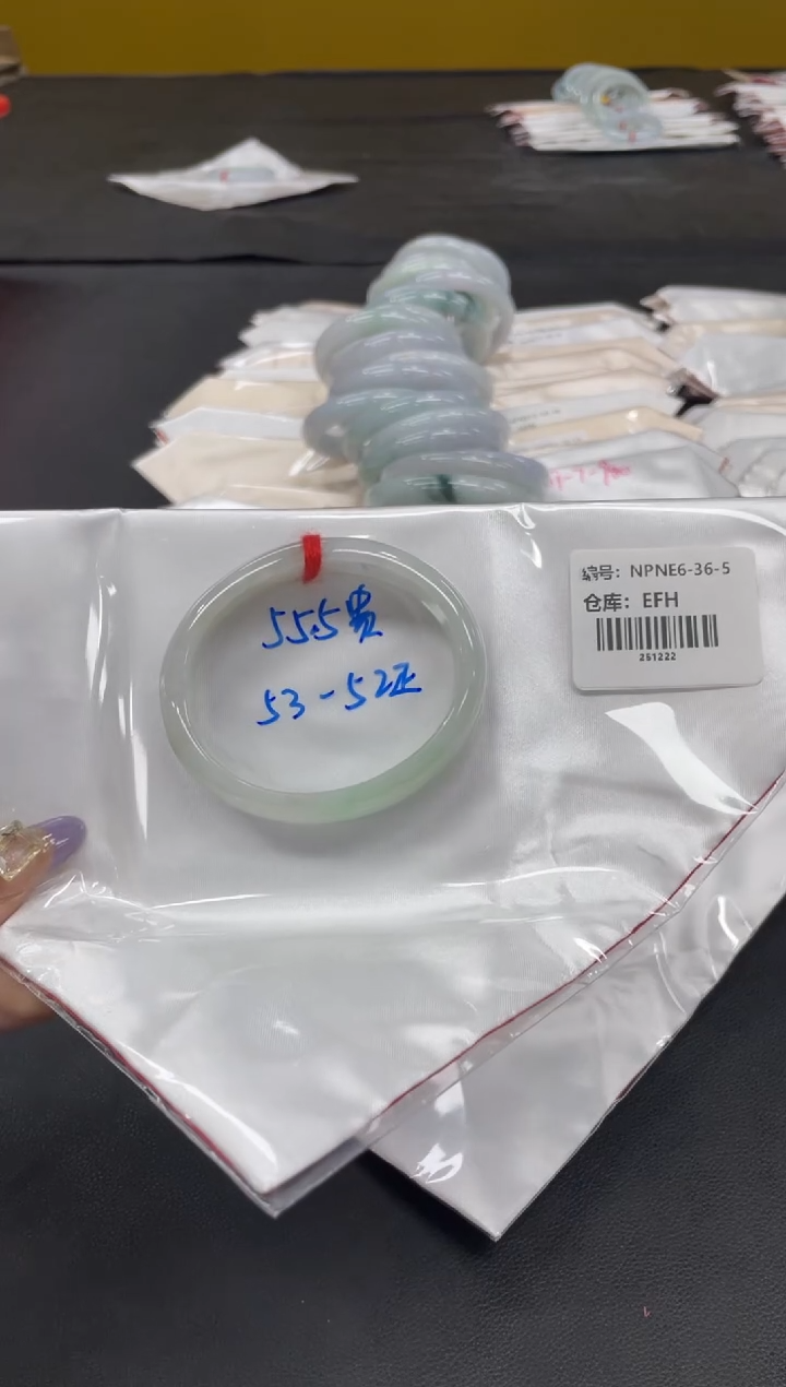 未镶嵌手镯翡翠翡翠手镯