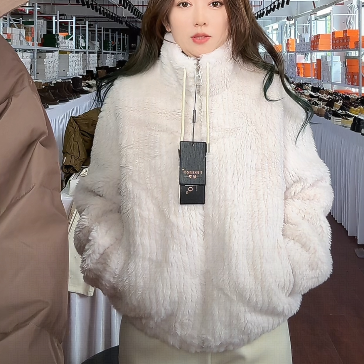 【666】1022/21-484/1120  立领短款皮毛一体糯叽叽毛毛外套