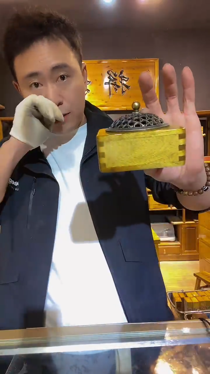 木金丝楠木制品香炉一个