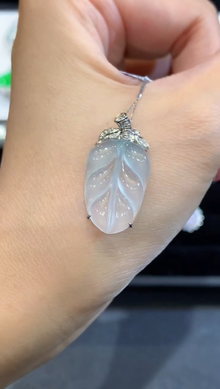 吊坠(不含链)18K金镶嵌翡翠多样性发其一