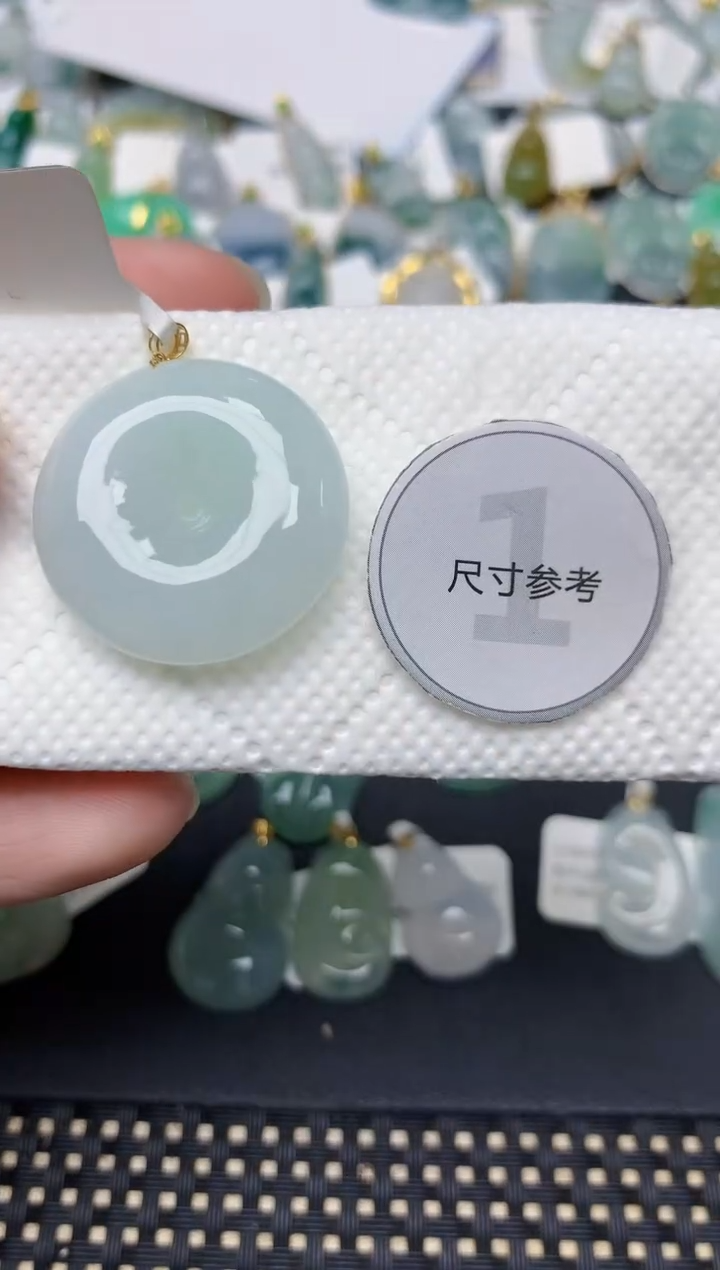 翡翠18K金镶嵌颈饰天然缅甸A货翡翠