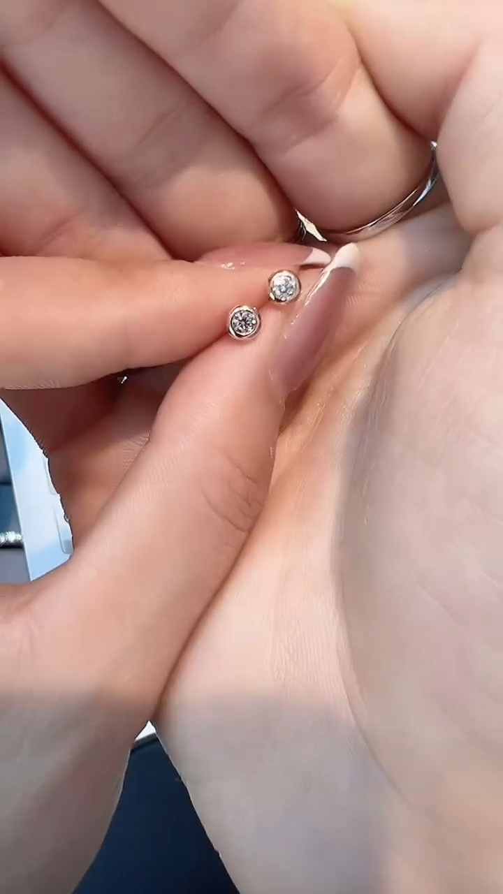 【闪购商品】钻石·18K金镶嵌30分耳钉